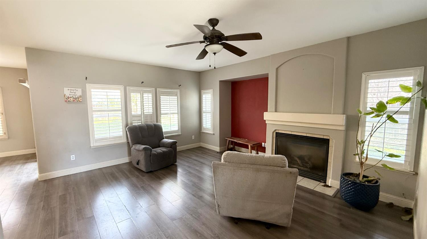 1416 San Rafael St, Los Banos, CA 93635