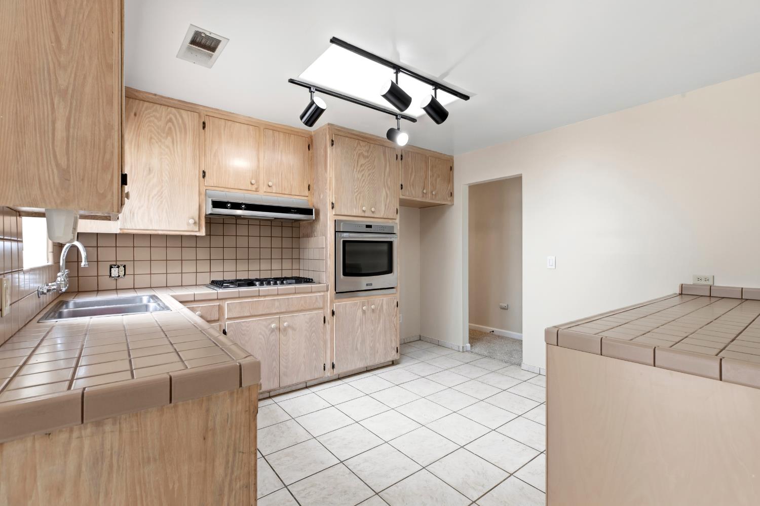 412 Kavanagh Ave, Modesto, CA 95350