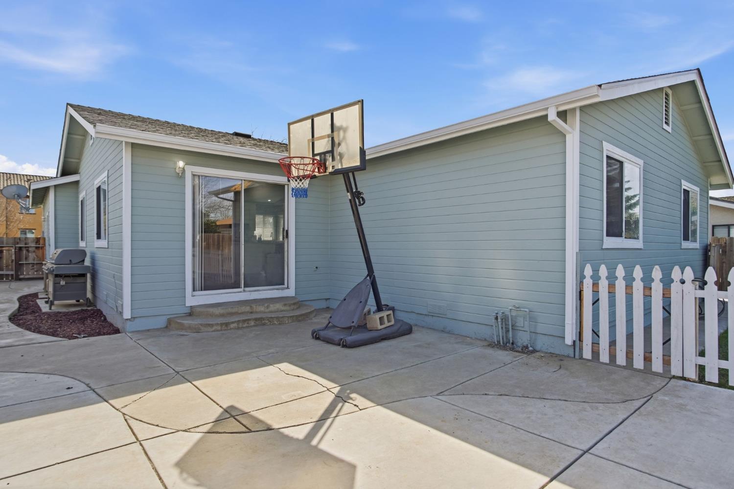 147 Ivy Ave, Patterson, CA 95363