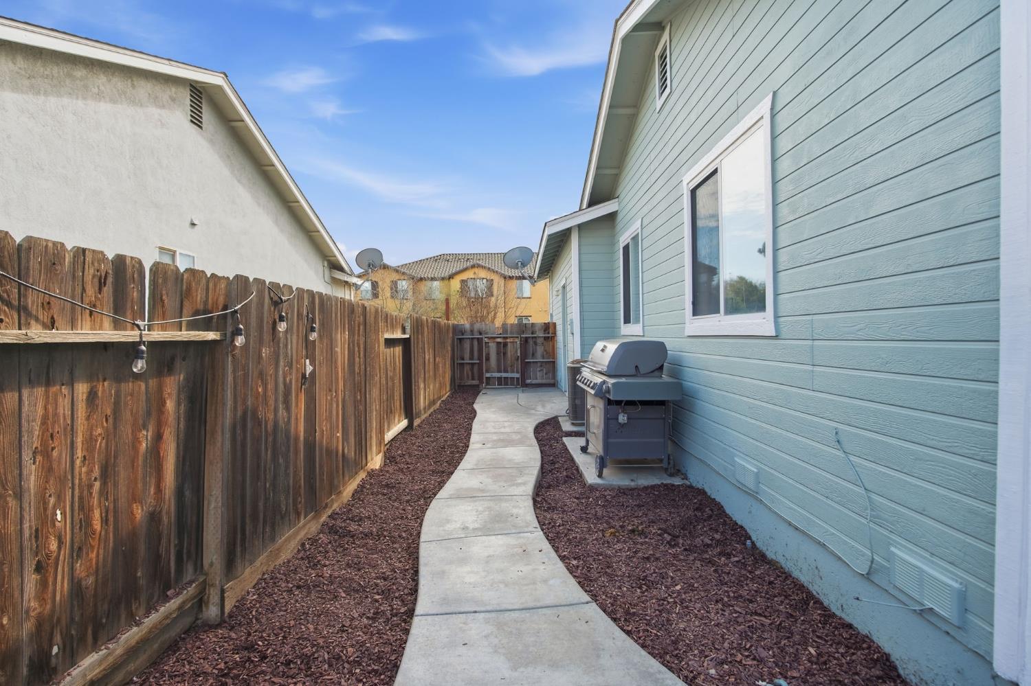 147 Ivy Ave, Patterson, CA 95363