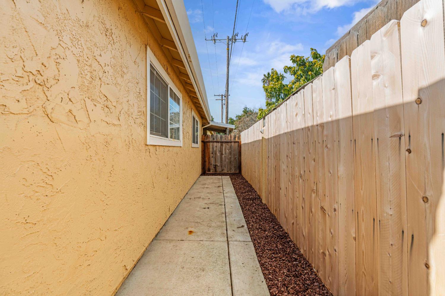 2165 Sharon Way, Modesto, CA 95350