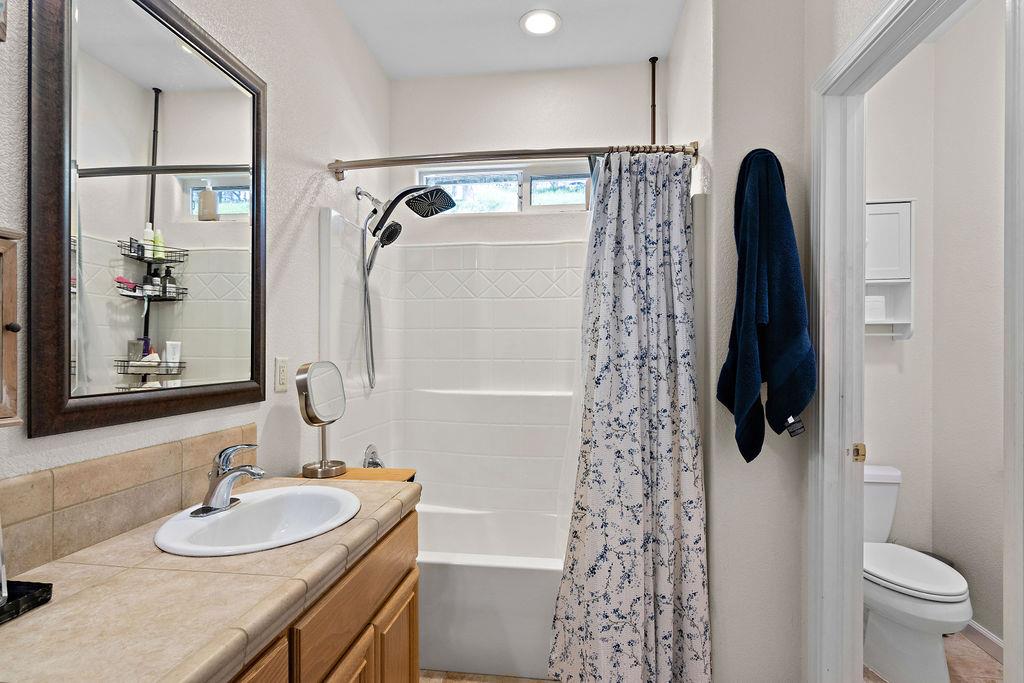 4955 Little John Rd, Copperopolis, CA 95228