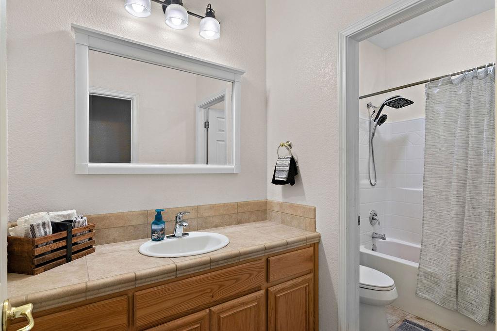 4955 Little John Rd, Copperopolis, CA 95228