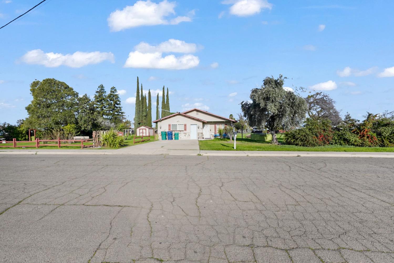 13180 Jackson St, Le Grand, CA 95333