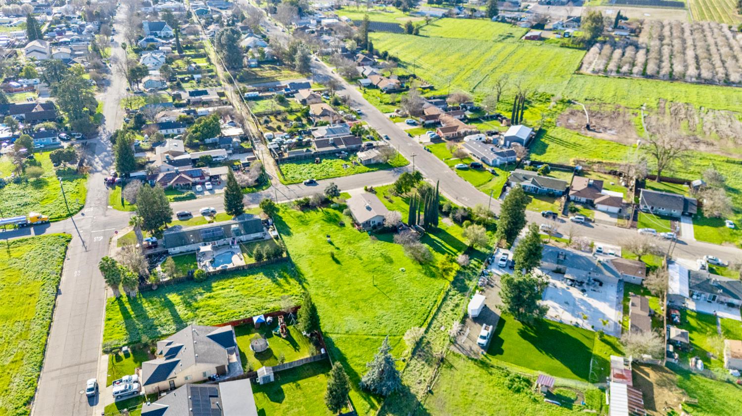 13180 Jackson St, Le Grand, CA 95333