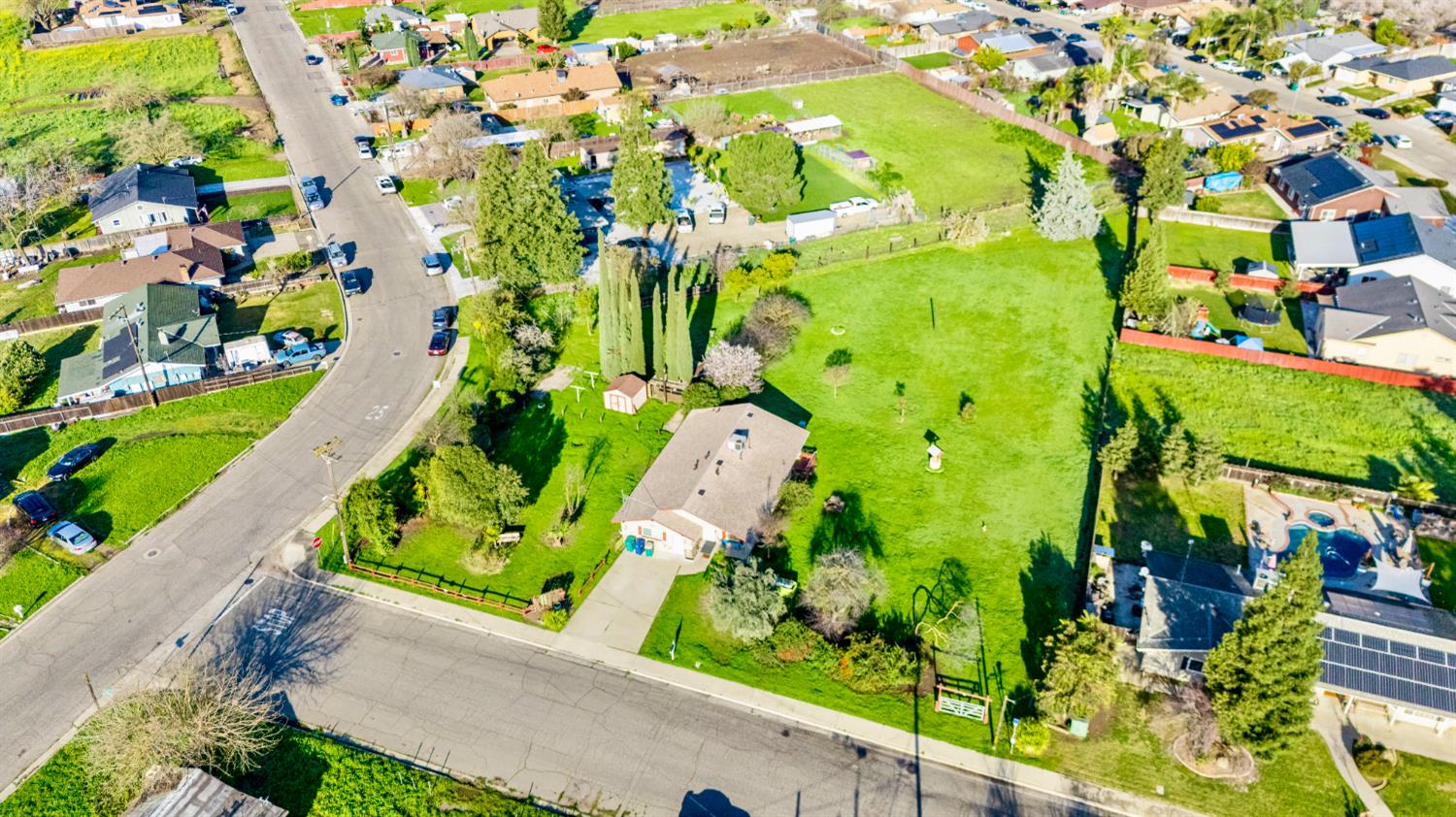 13180 Jackson St, Le Grand, CA 95333