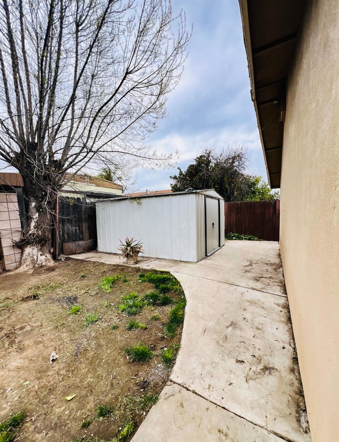 2101 NE Milford Ln, Modesto, CA 95355