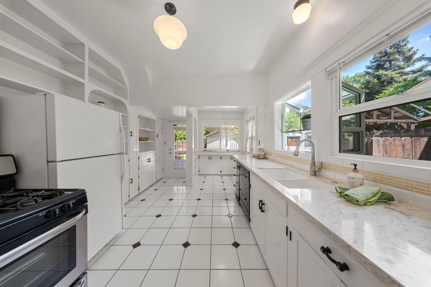 122 MAGNOLIA Ave, Modesto, CA 95354