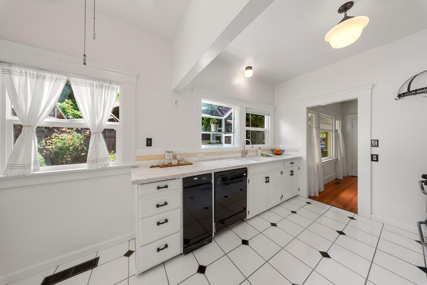 122 MAGNOLIA Ave, Modesto, CA 95354