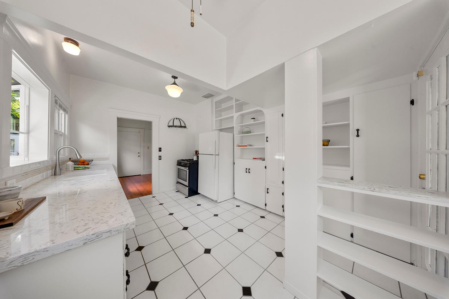 122 MAGNOLIA Ave, Modesto, CA 95354