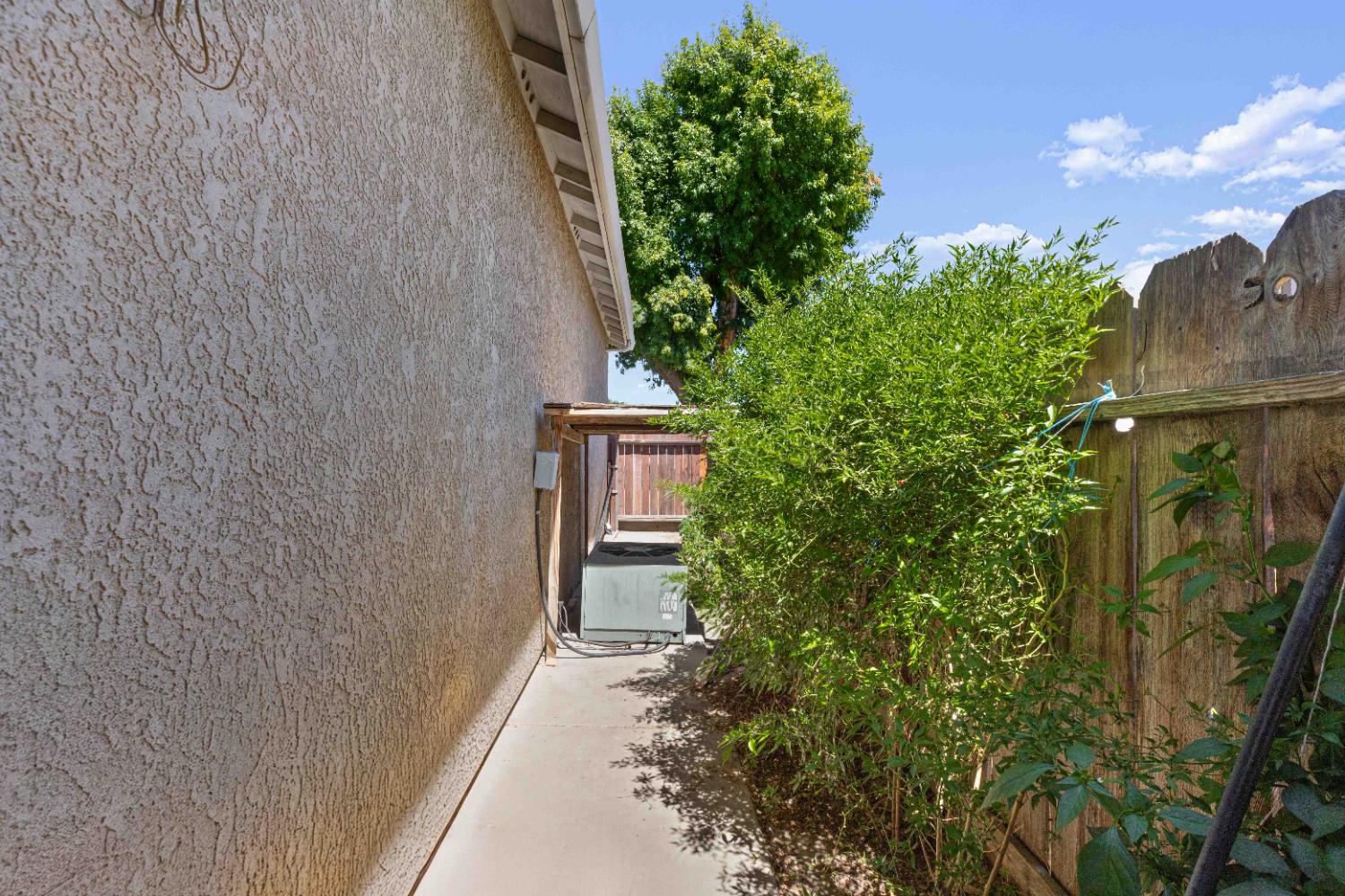 1628 Sungate Dr, Ceres, CA 95307