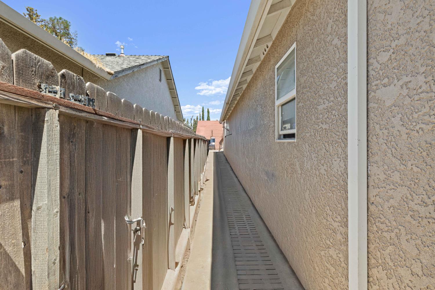 1628 Sungate Dr, Ceres, CA 95307