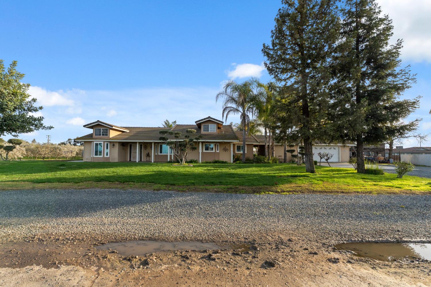 5757 10TH Ave, Hanford, CA 93230