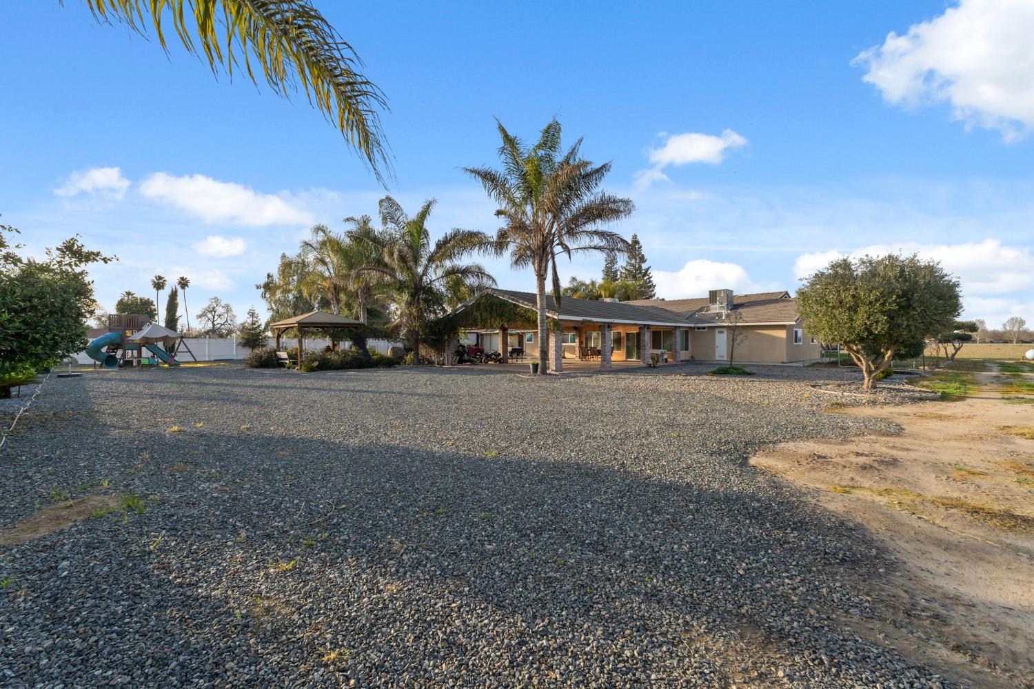 5757 10TH Ave, Hanford, CA 93230