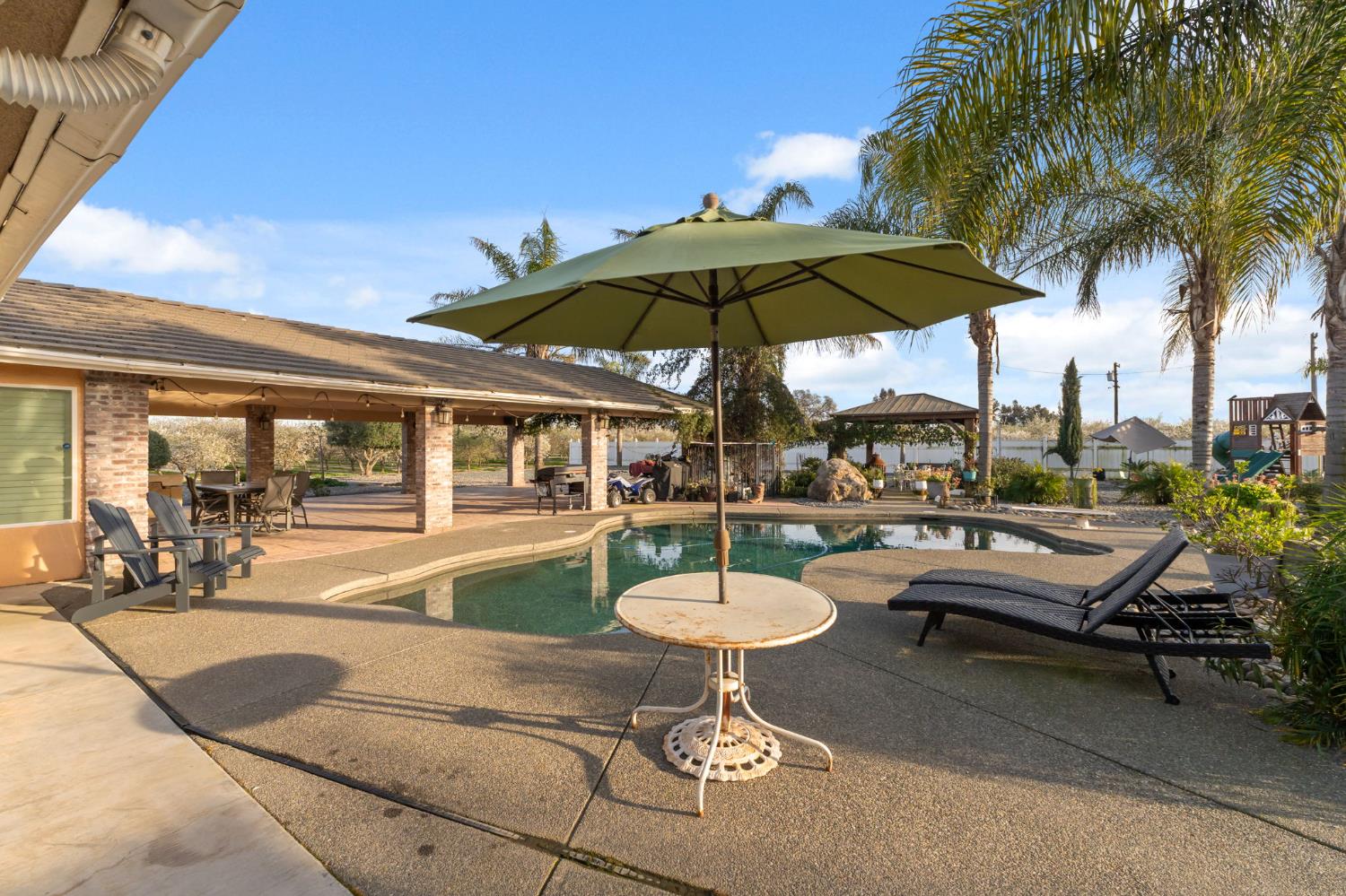 5757 10TH Ave, Hanford, CA 93230