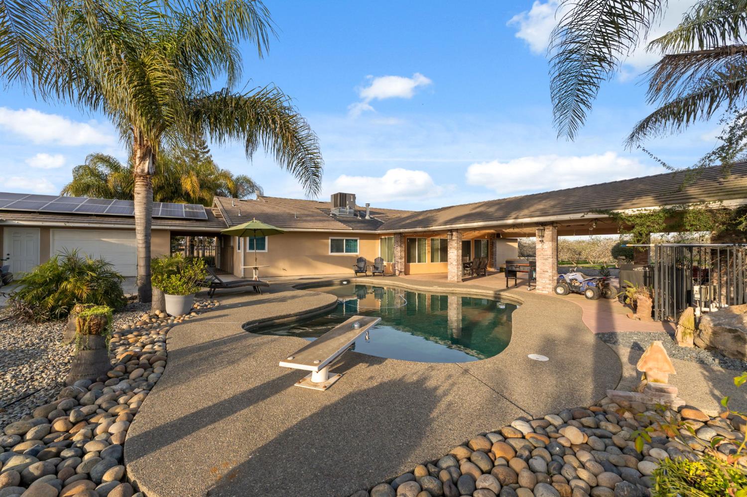 5757 10TH Ave, Hanford, CA 93230