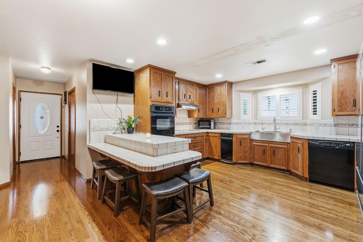 5757 10TH Ave, Hanford, CA 93230