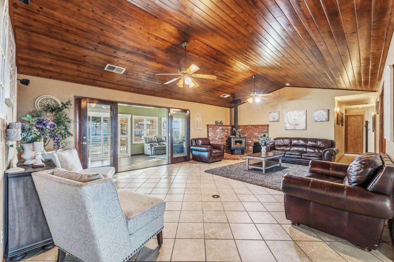 5757 10TH Ave, Hanford, CA 93230