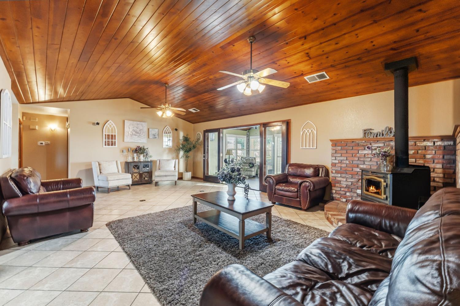 5757 10TH Ave, Hanford, CA 93230