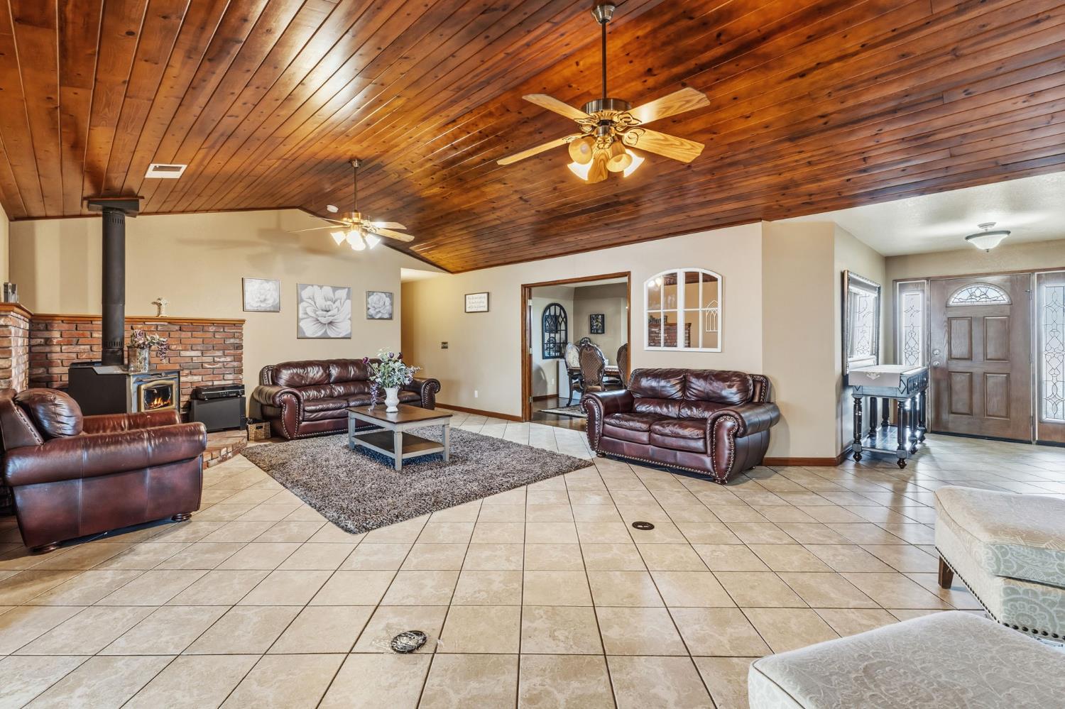 5757 10TH Ave, Hanford, CA 93230