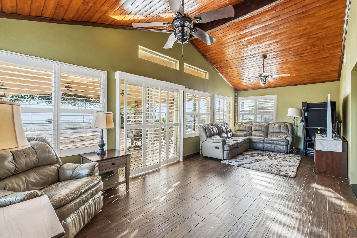 5757 10TH Ave, Hanford, CA 93230