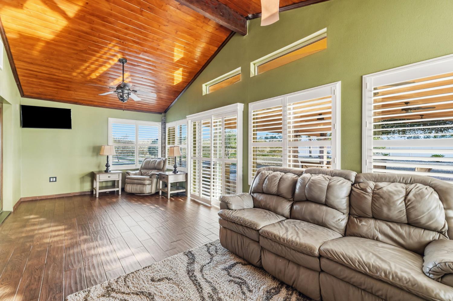 5757 10TH Ave, Hanford, CA 93230