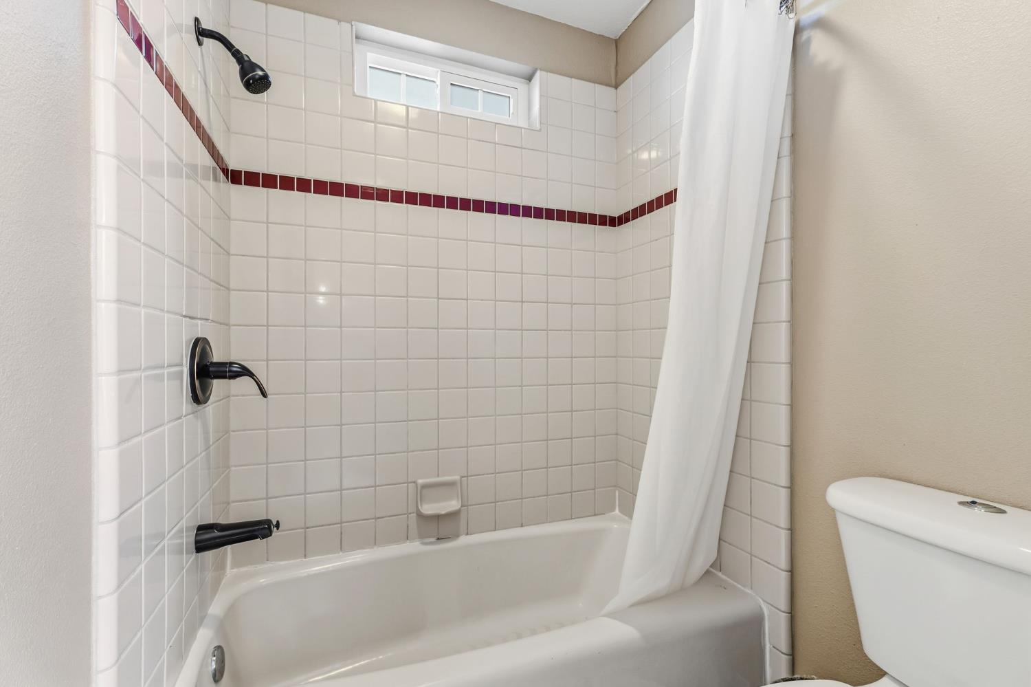 5757 10TH Ave, Hanford, CA 93230