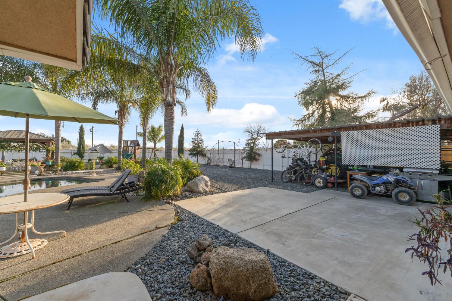 5757 10TH Ave, Hanford, CA 93230