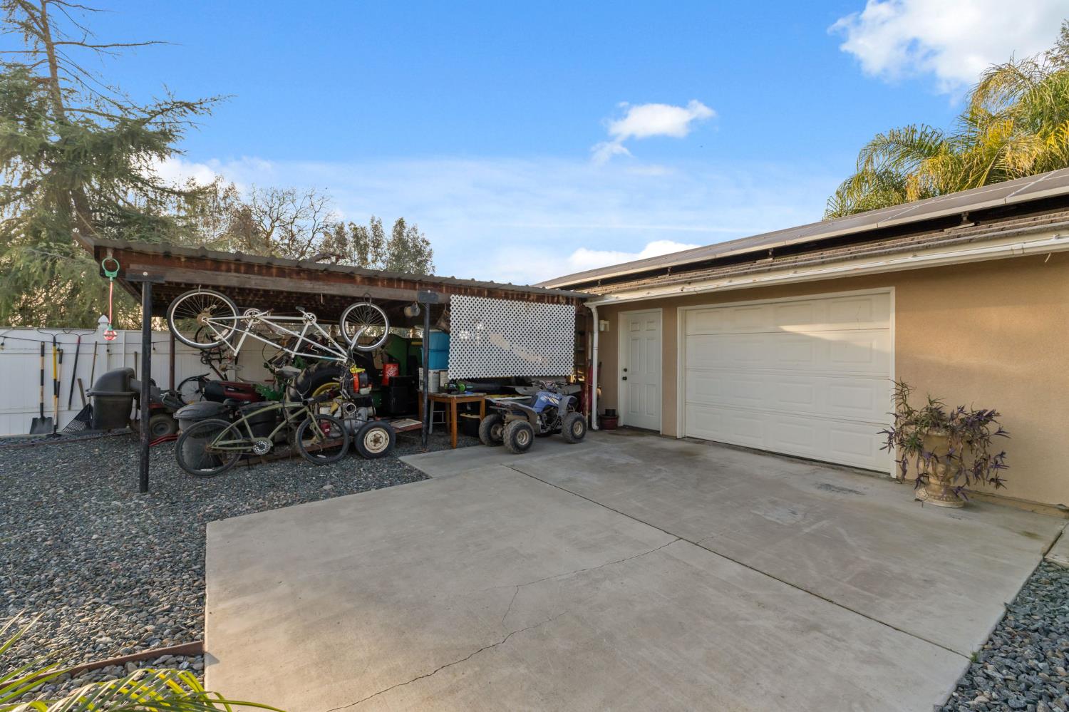 5757 10TH Ave, Hanford, CA 93230