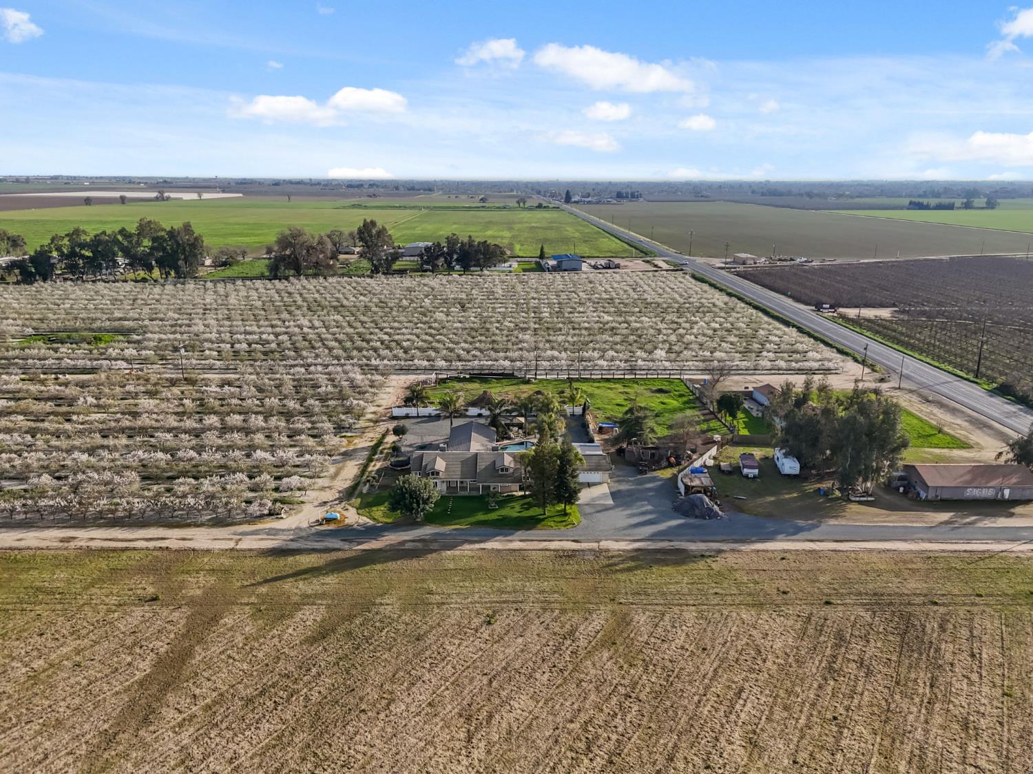 5757 10TH Ave, Hanford, CA 93230