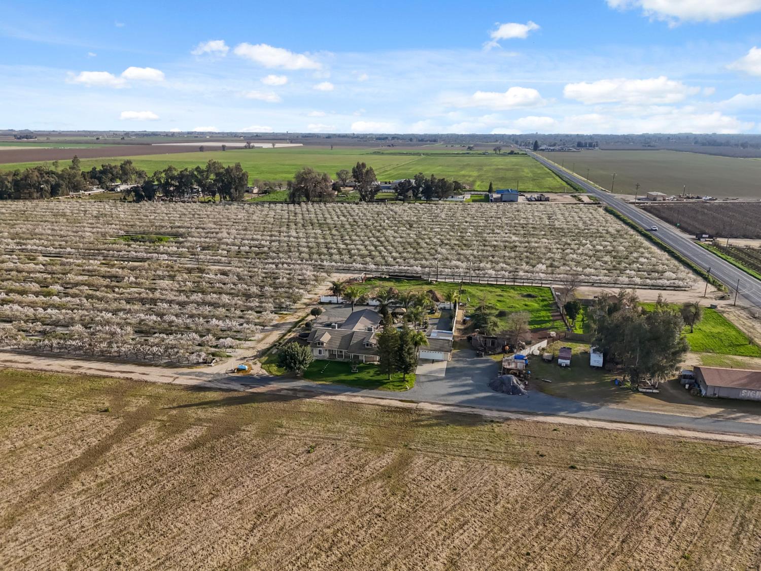 5757 10TH Ave, Hanford, CA 93230