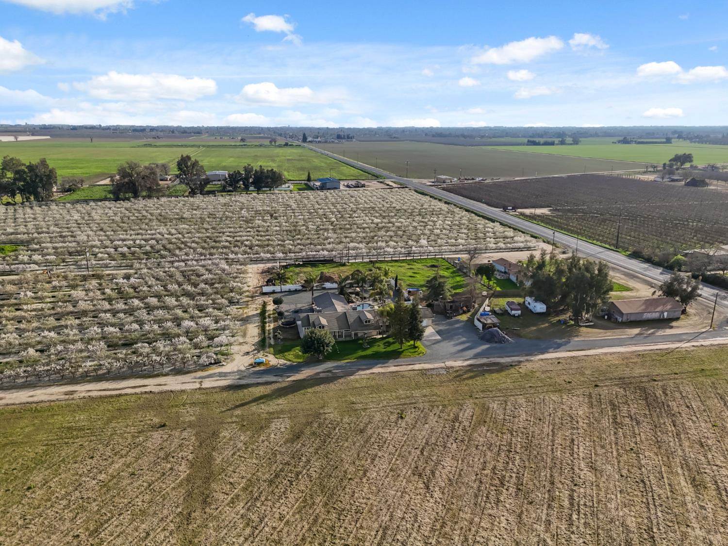 5757 10TH Ave, Hanford, CA 93230