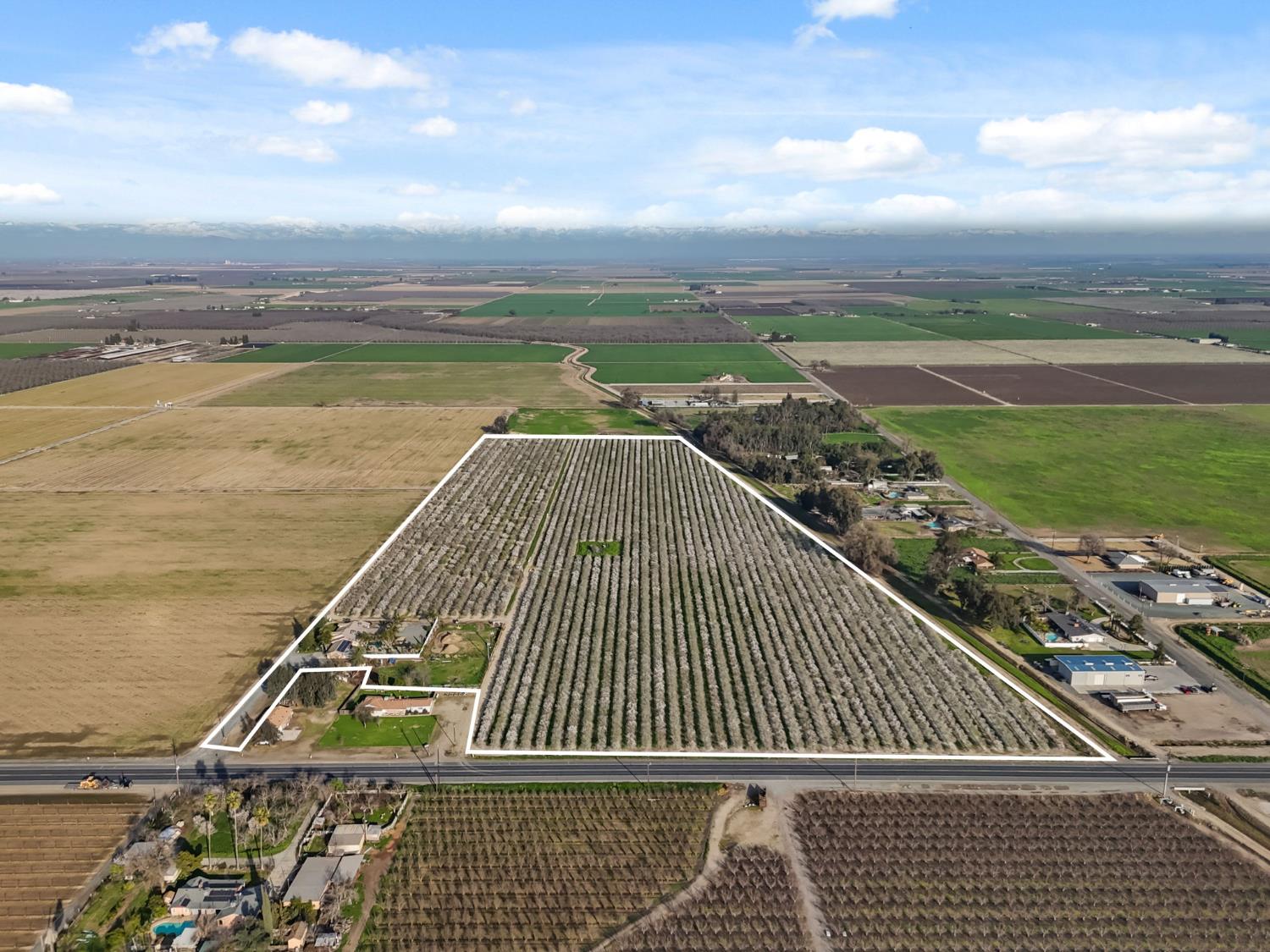 5757 10TH Ave, Hanford, CA 93230