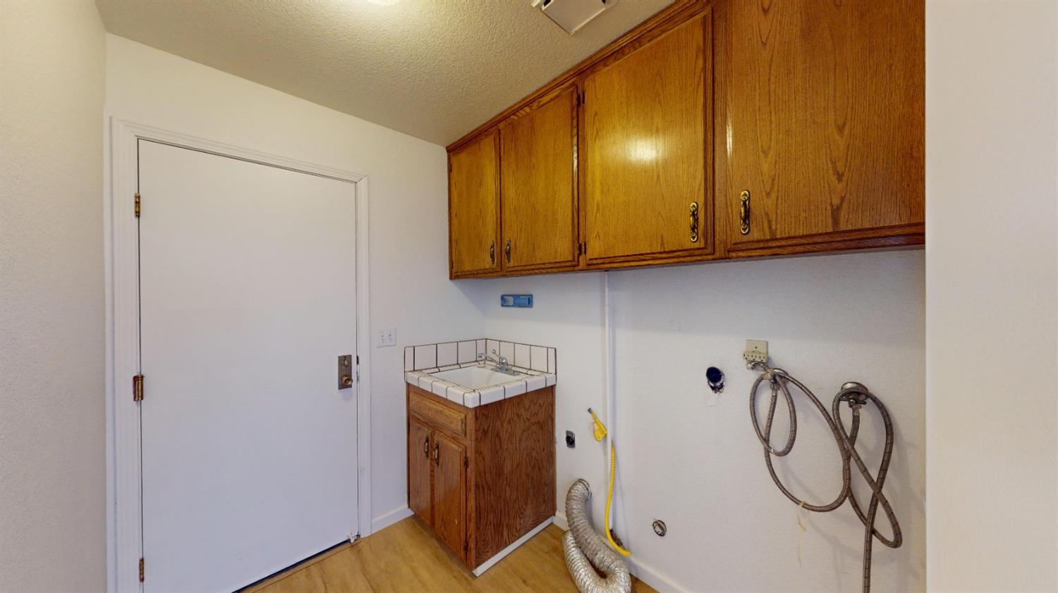 1142 Mammoth Dr, Manteca, CA 95337