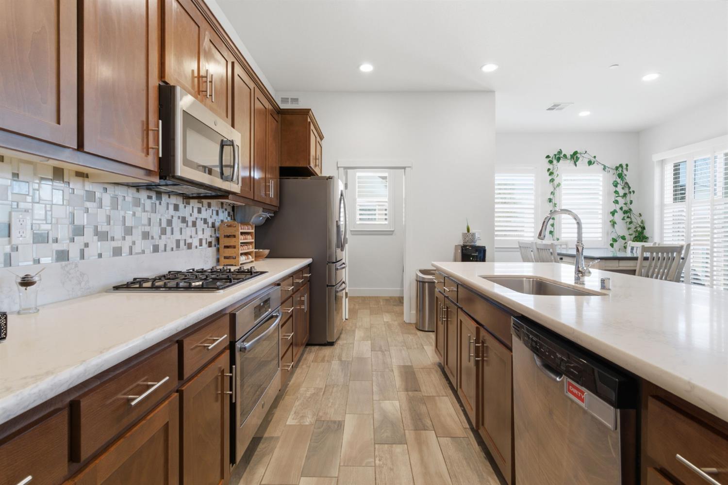 1104 Basalt Dr, Los Banos, CA 93635