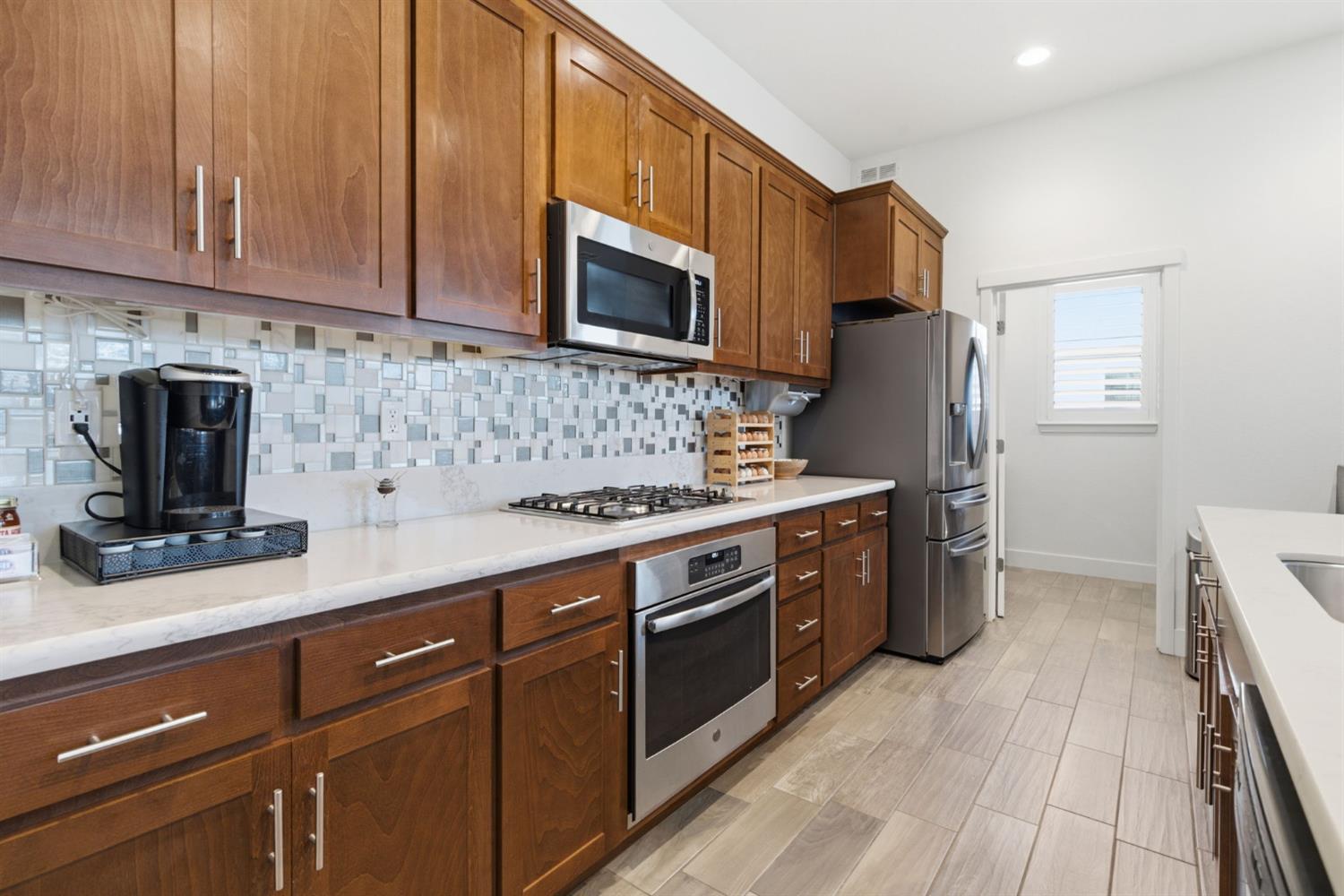 1104 Basalt Dr, Los Banos, CA 93635