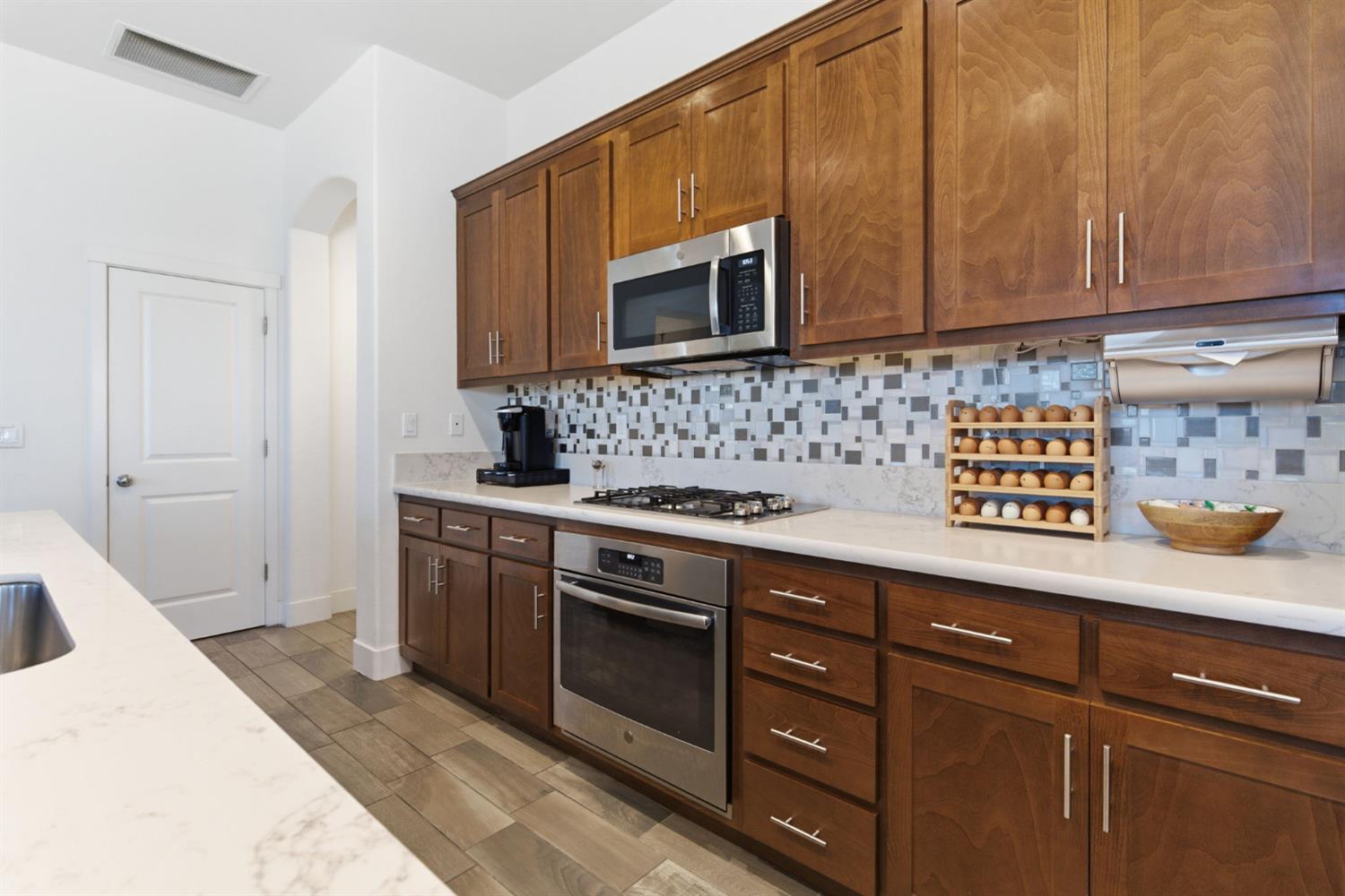 1104 Basalt Dr, Los Banos, CA 93635