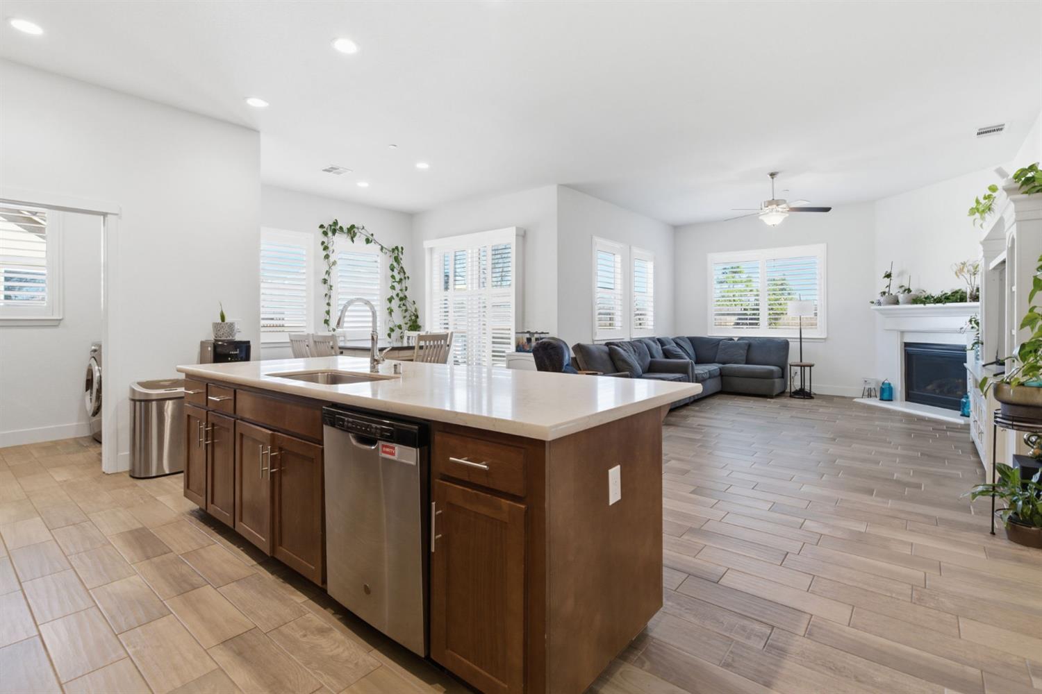 1104 Basalt Dr, Los Banos, CA 93635