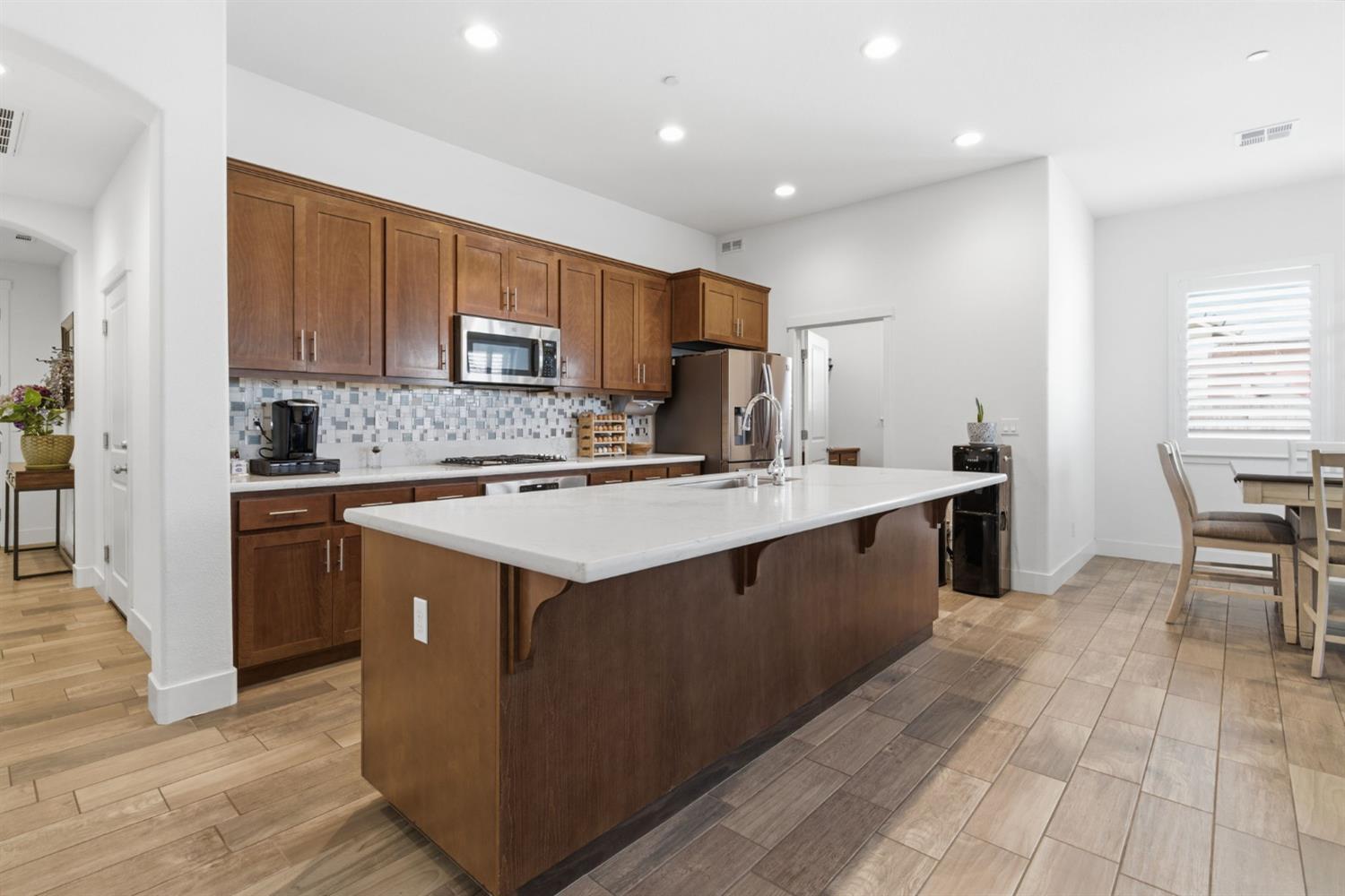 1104 Basalt Dr, Los Banos, CA 93635