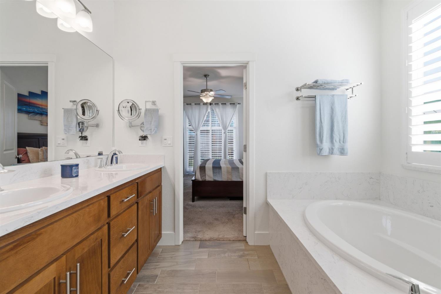 1104 Basalt Dr, Los Banos, CA 93635