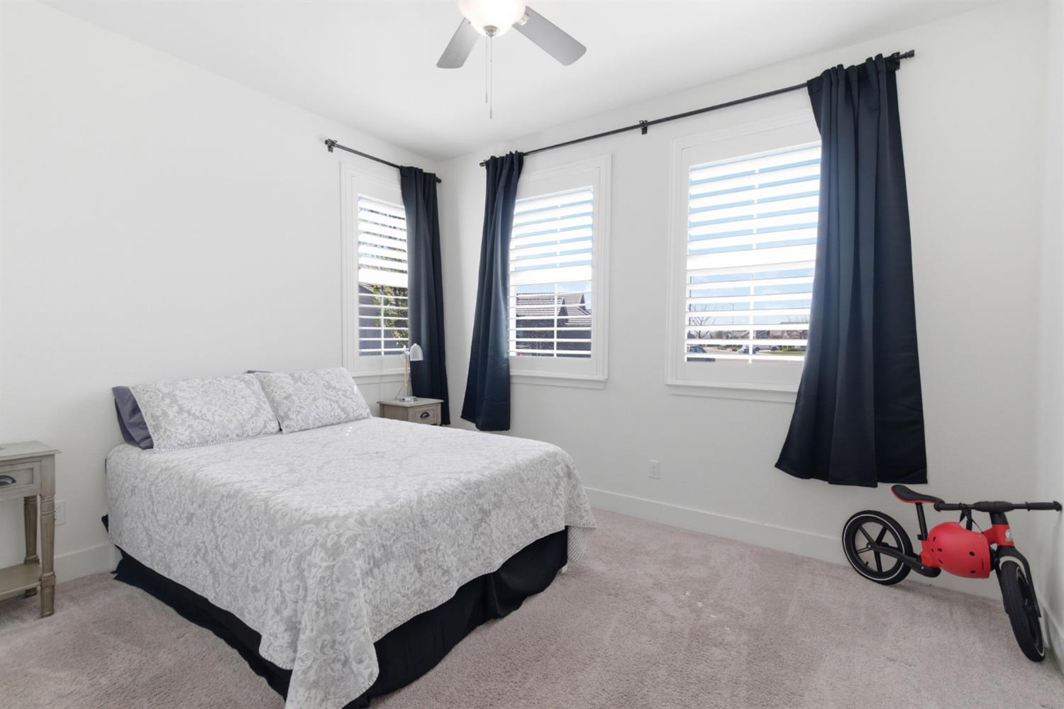 1104 Basalt Dr, Los Banos, CA 93635