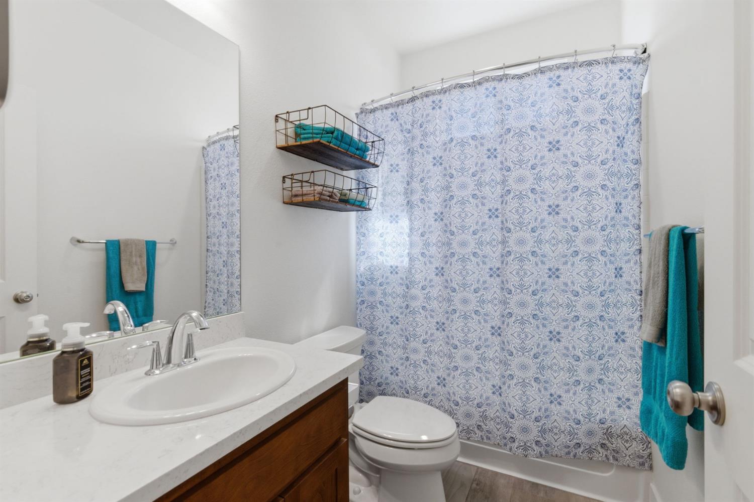 1104 Basalt Dr, Los Banos, CA 93635