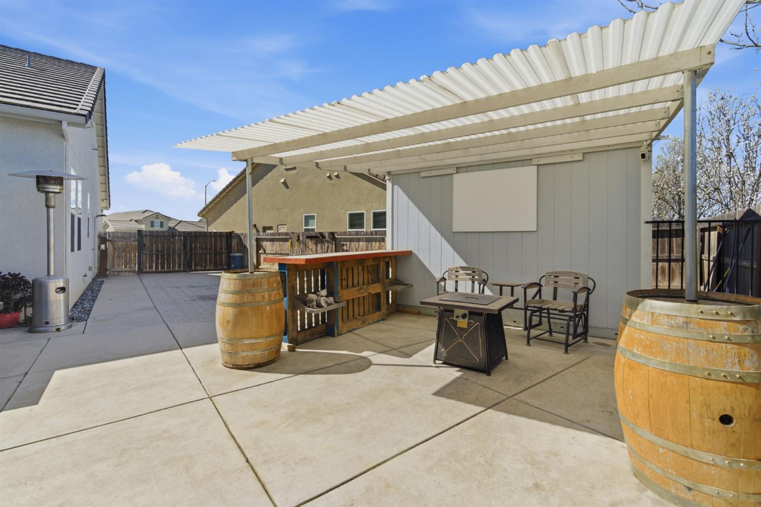 1104 Basalt Dr, Los Banos, CA 93635