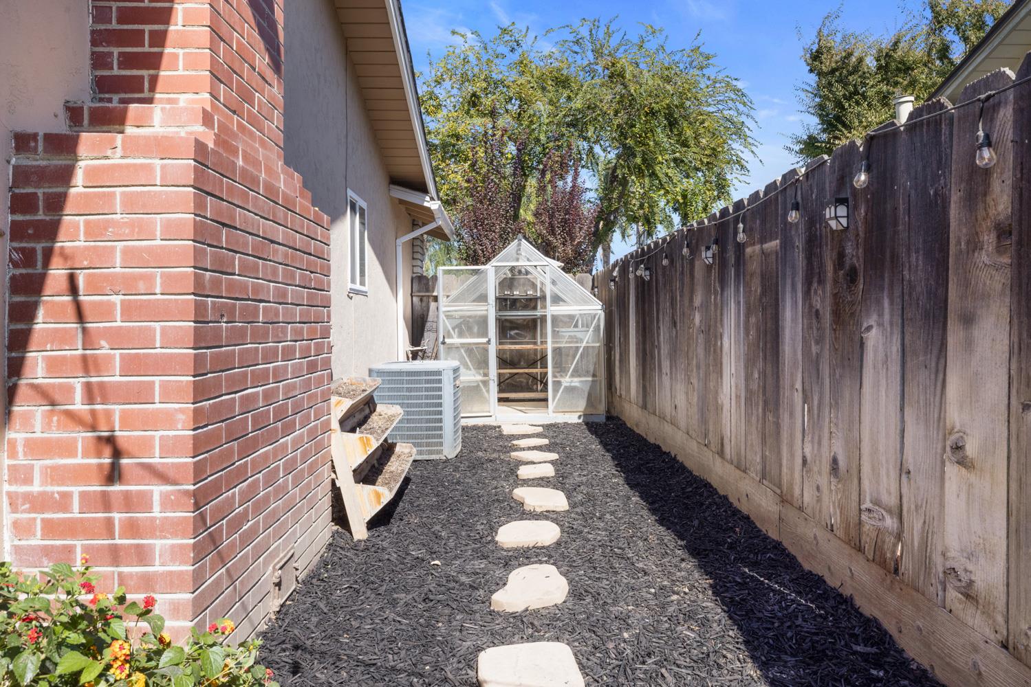 1612 Angelene Dr, Modesto, CA 95355