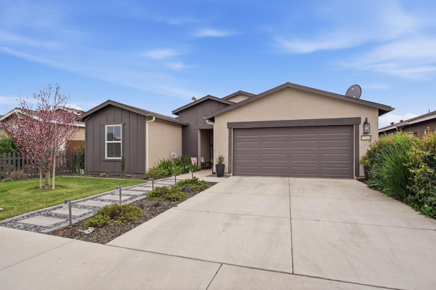 12088 Kadota Ave, Waterford, CA 95386