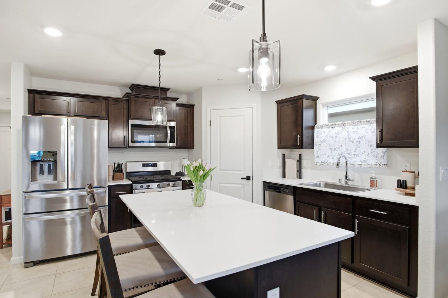 12088 Kadota Ave, Waterford, CA 95386