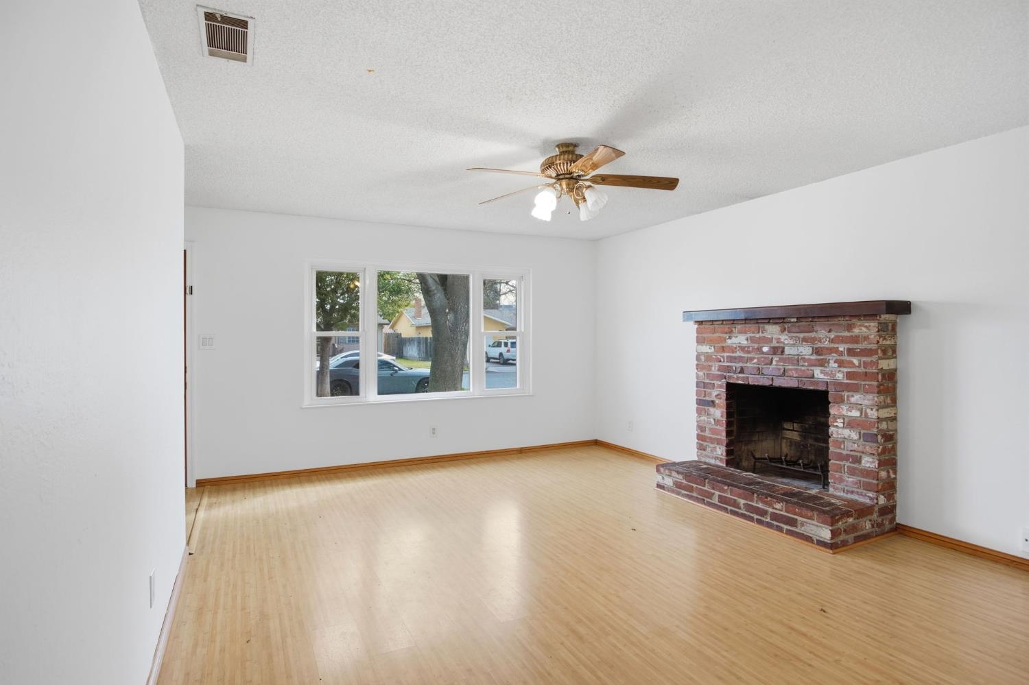 3221 Dublin Ave, Merced, CA 95340