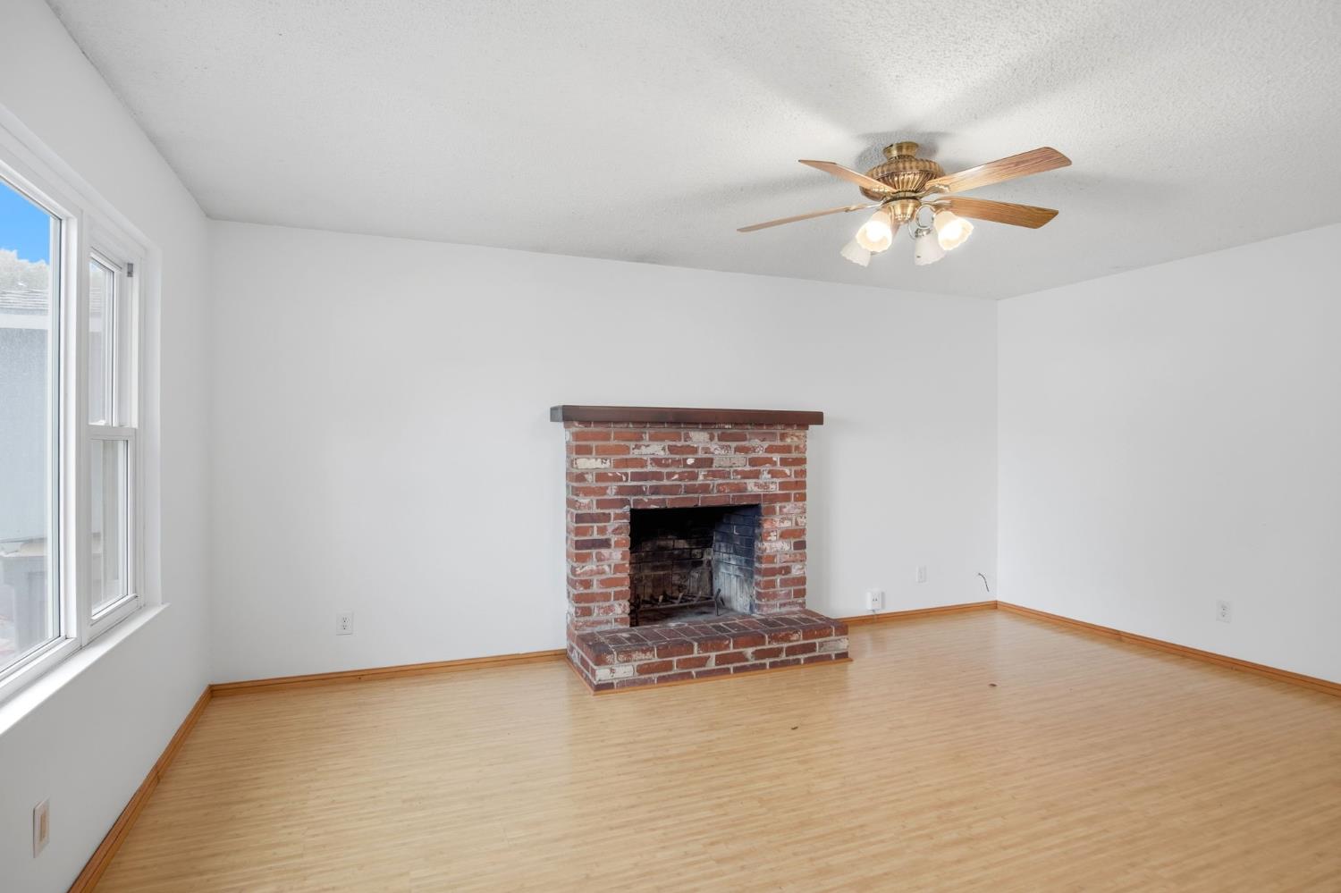 3221 Dublin Ave, Merced, CA 95340