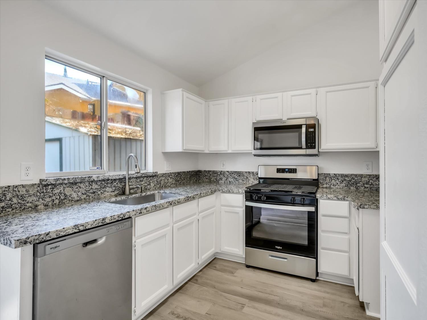 716 Crater Ave, Modesto, CA 95351