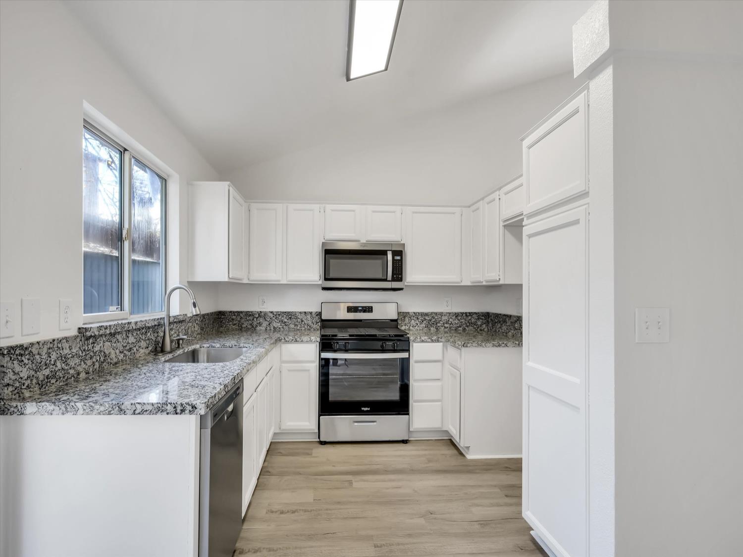 716 Crater Ave, Modesto, CA 95351